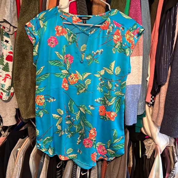 Express Tops - New with out tags - Medium Express Floral Blouse / Dress Shirt